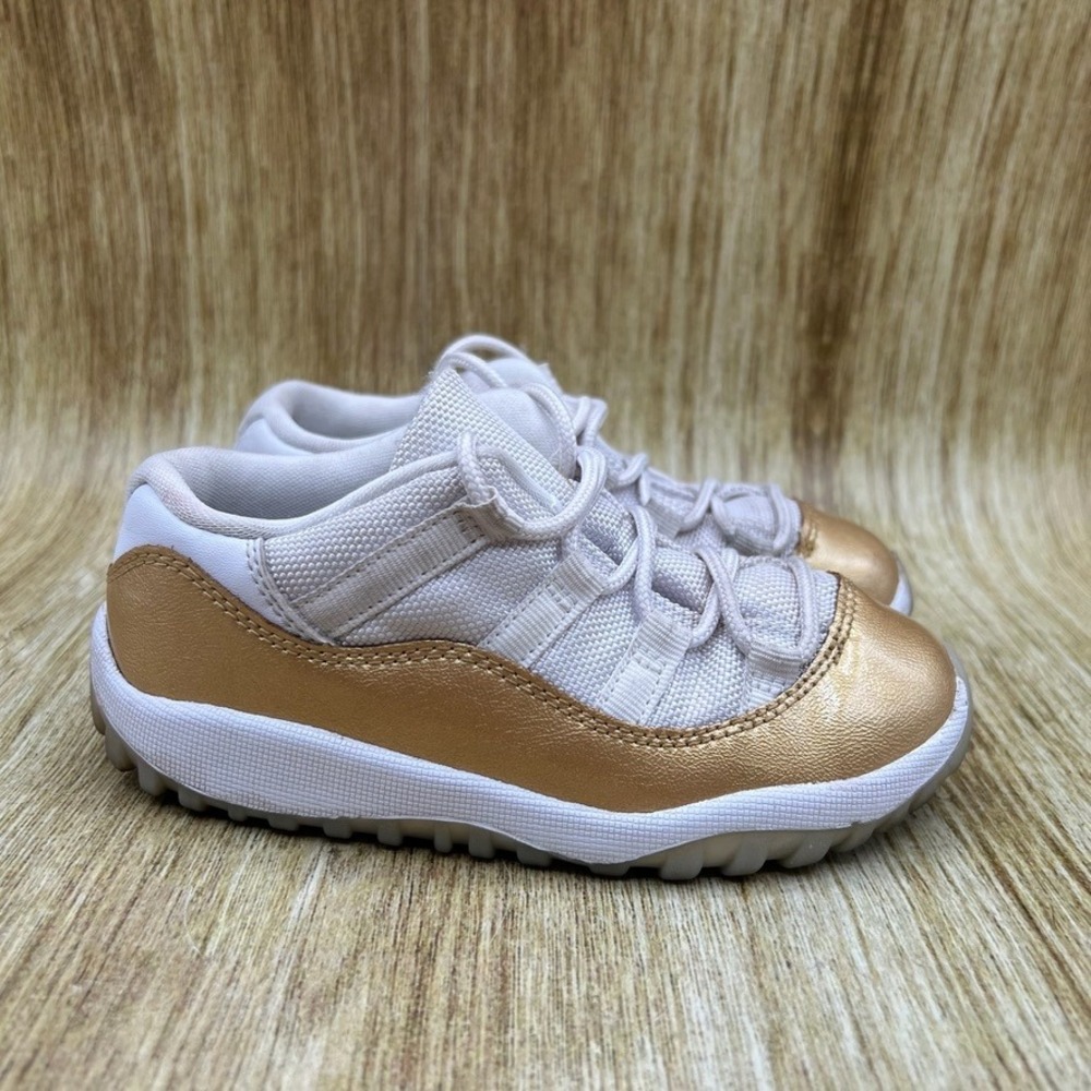 Nike Air Jordan 11 Retro Low Mothers Day Kids 10C White Gold Metallic 645107-102
